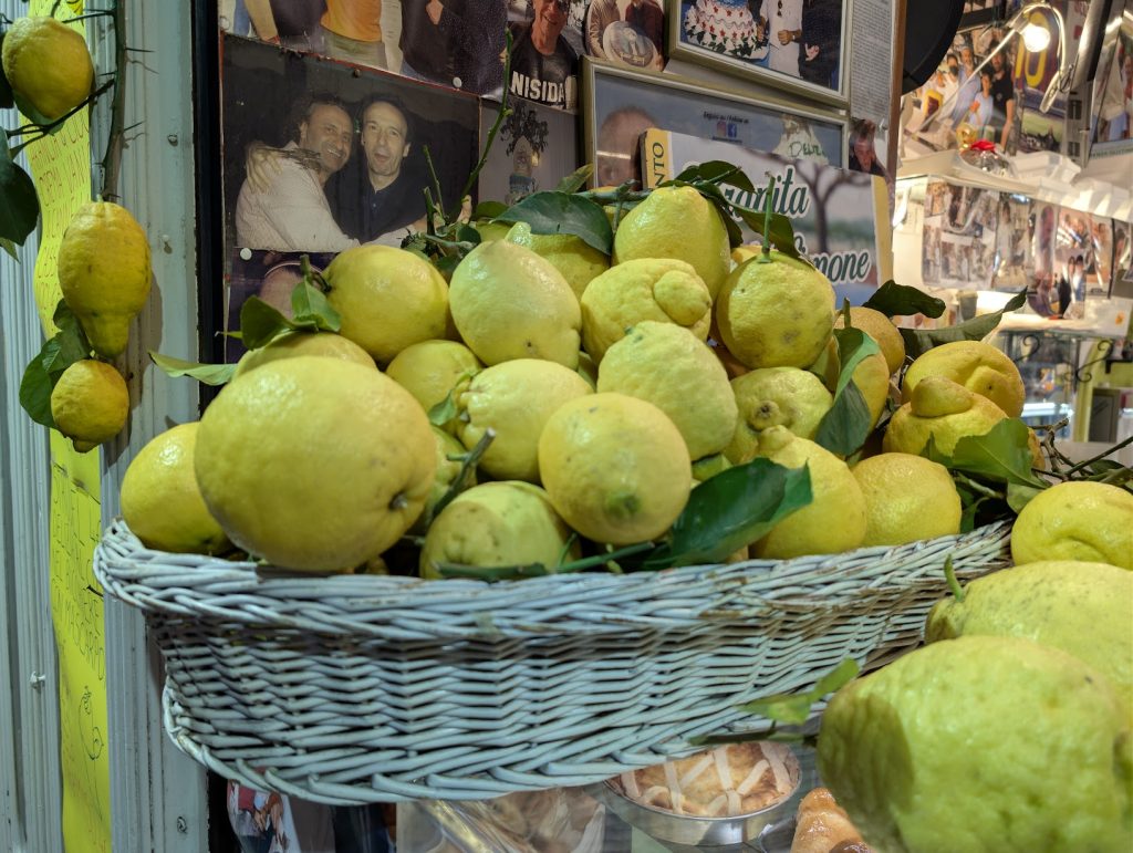 Il limoncello scopri la ricetta per la preparazione